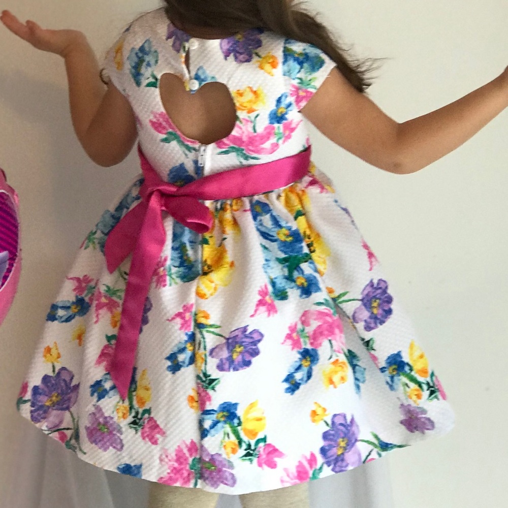 Beautiful Heart cut out dress size 2t